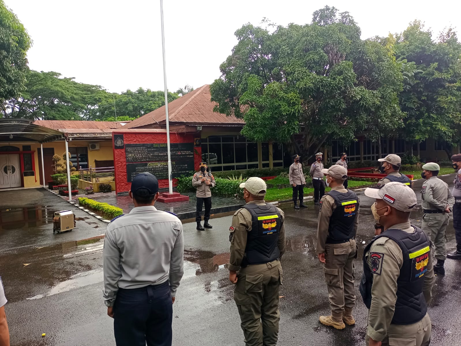 Kabag Ops Kompol Agung Basuni SH, S.I.K Pimpin Pengamanan Ngabuburit di Halaman Apel Mapolres Binjai