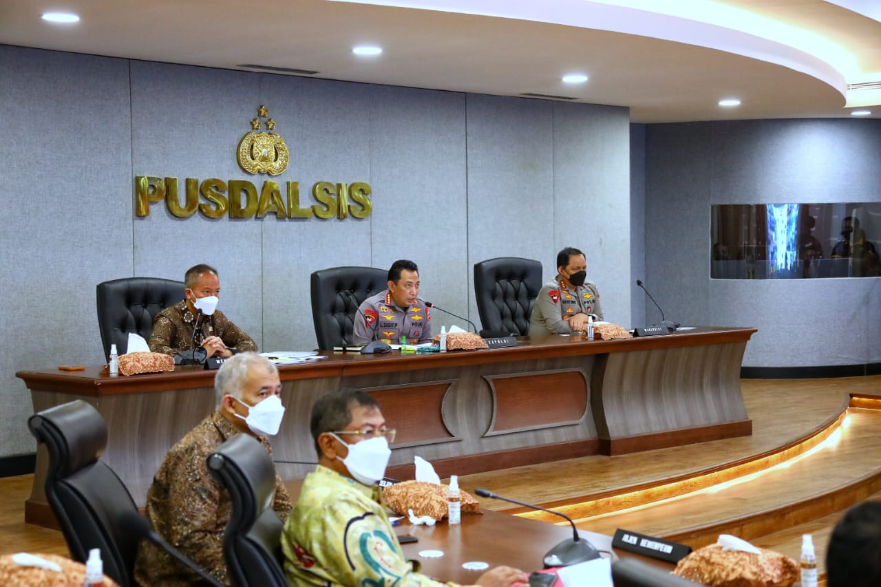 Kapolri Bentuk Satgas Gabungan Awasi Produksi dan Distribusi Selama 24 Jam Stok Minyak Curah