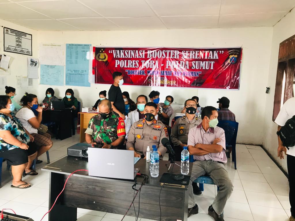 Kapolres Toba mengikuti Video Conference dari Kalemdiklat Polri dalam rangka pelaksanaan Vaksinasi Serentak