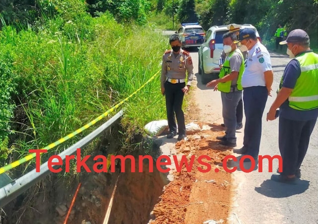 Persiapan Operasi Ketupat 2022, Dirlantas Polda Sumut Survey Jalan Rusak di Penyabungan.