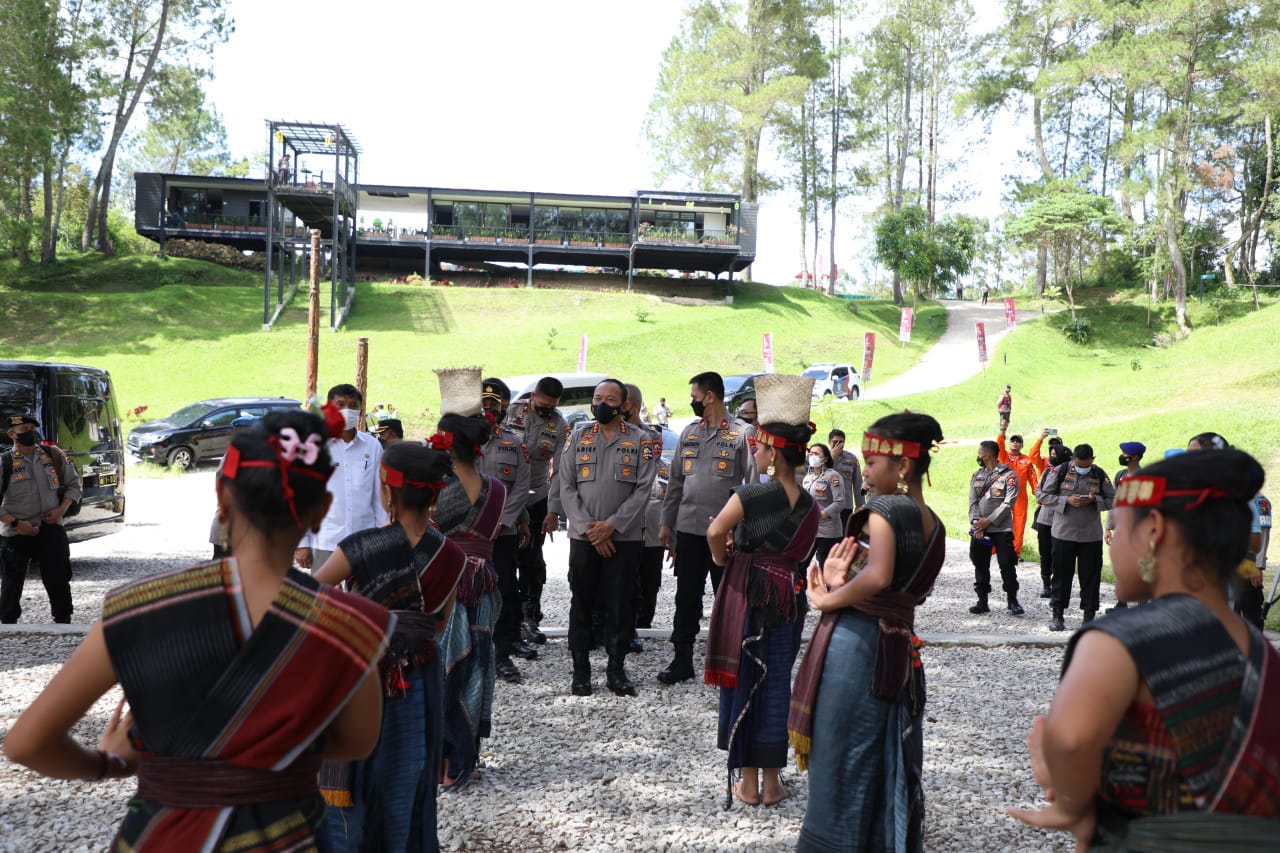 Kunjungi Wisata Kaldera, Kabaharkam Polri: Perkembangan Kawasan Danau Toba Luar Biasa