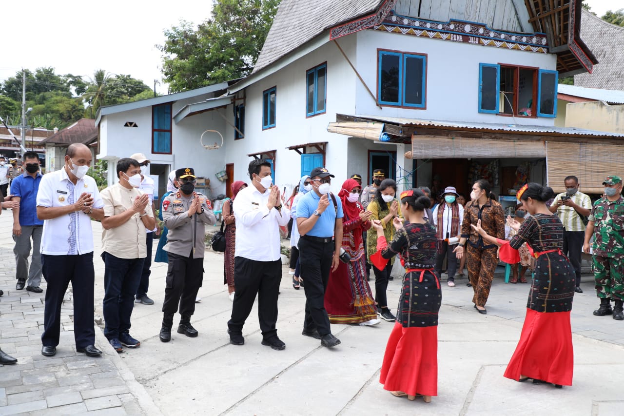 Kunjungi Kampung Ulos Hutaraja, Kabaharkam Polri Kita Jaga Warisan Budaya