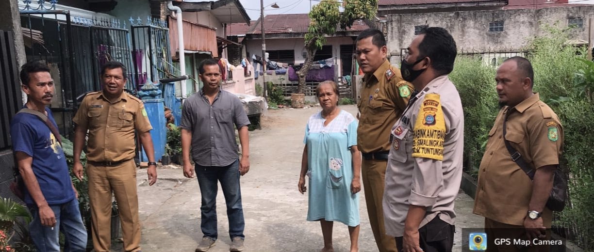 Polsek Medan Tuntungan bersama Pihak Kelurahan Mangga Sambangi Warga Sosialisasi Pembangunan Drainase