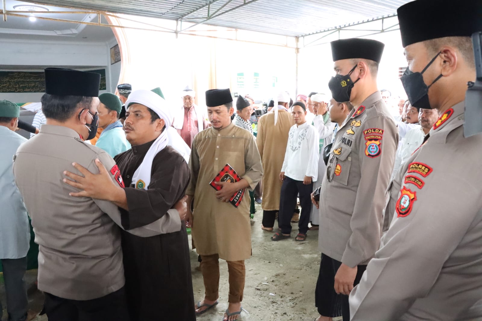 Hadiri Pemakaman Ibunda Tuan Guru Batak, Kapolda Sumut Ucapkan Belasungkawa