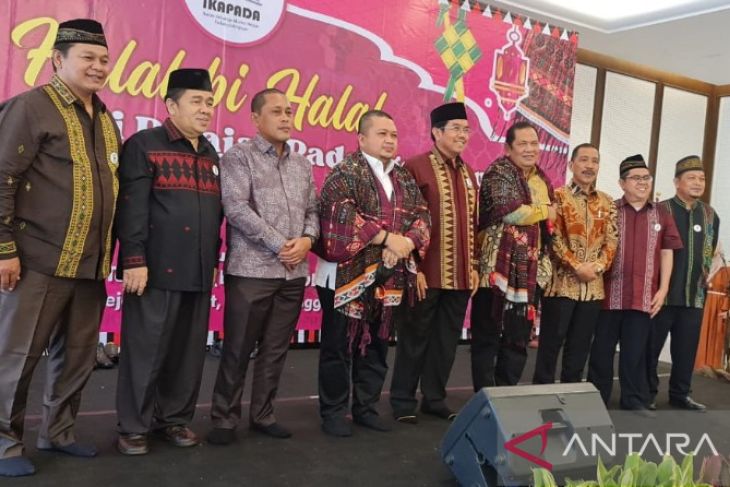 KELUARGA BESAR IKAPADA LAKSANAKAN ACARA HALAL BIHALAL DI JAKARTA PENUH KEAKRABAN