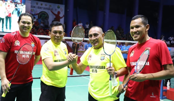 Gubsu buka Badminton Competition TNI-Polri, Pasangan Kapoldasu Menang Telak Lawan Gubsu
