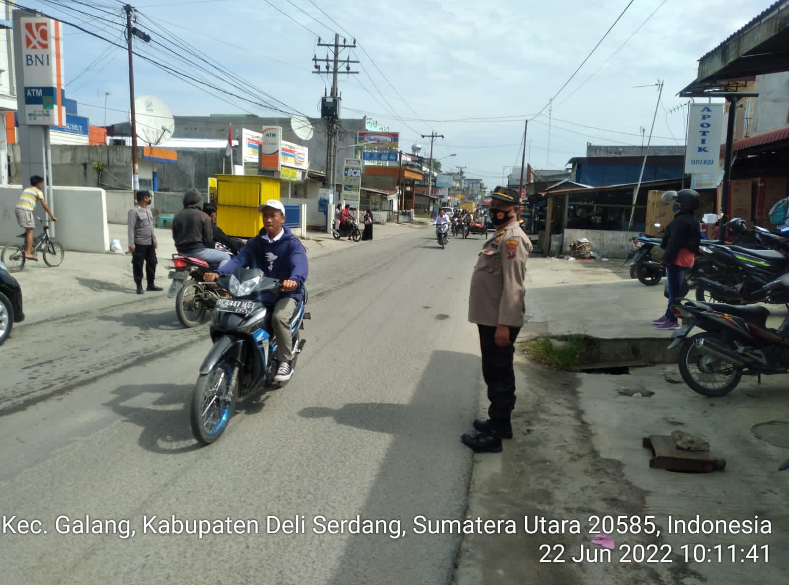 Ciptakan arus lalu lintas lancar, dan situasi Kamtibmas baik personil Polsek Galang Polresta Deli Serdang laksanakan Pengaturan lalin dan Patroli