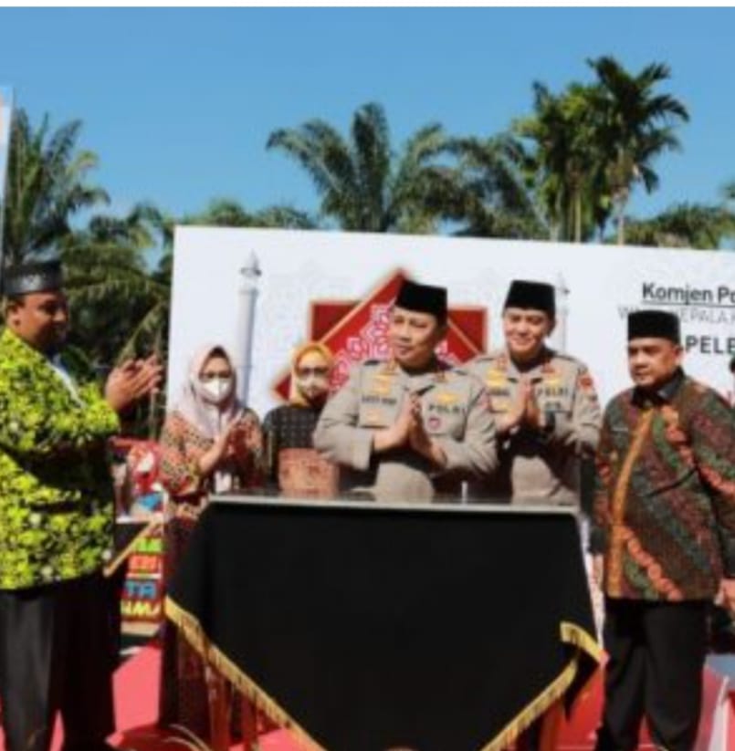 Wakapolri Letakkan Batu Pertama Pembangunan Masjid Al Kostoeri