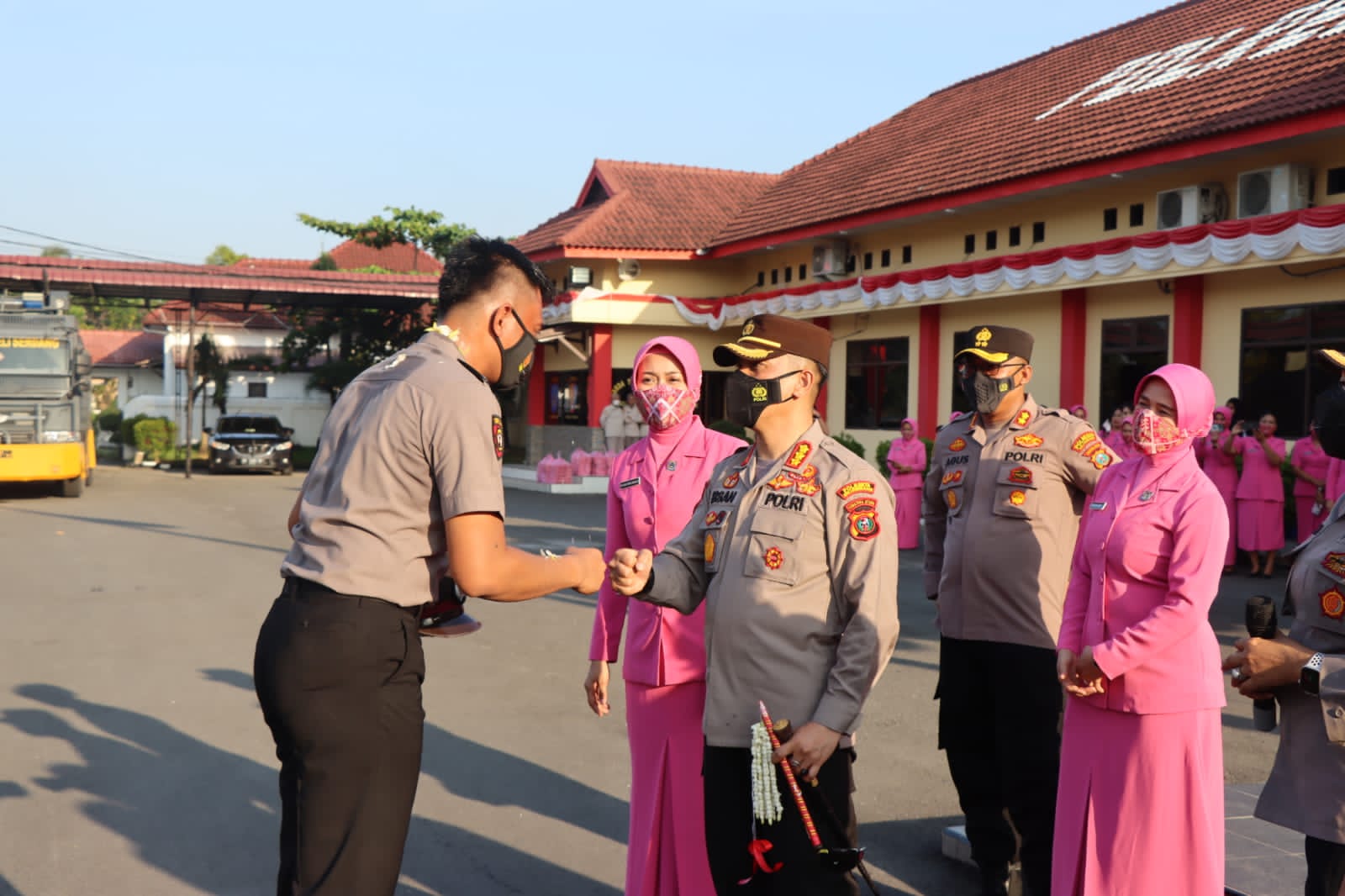 Kapolresta Deli Serdang Pimpin Upacara Korps Raport Kenaikan Pangkat Setingkat Lebih Tinggi Personil Polresta Deli Serdang