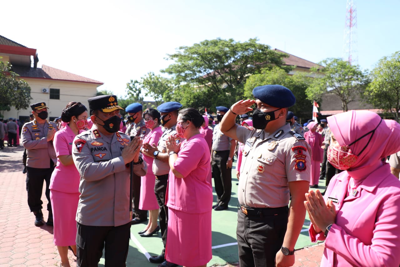 Kapolda Sumut Pimpin Upacara Kenaikan Pangkat 1.229 Personel