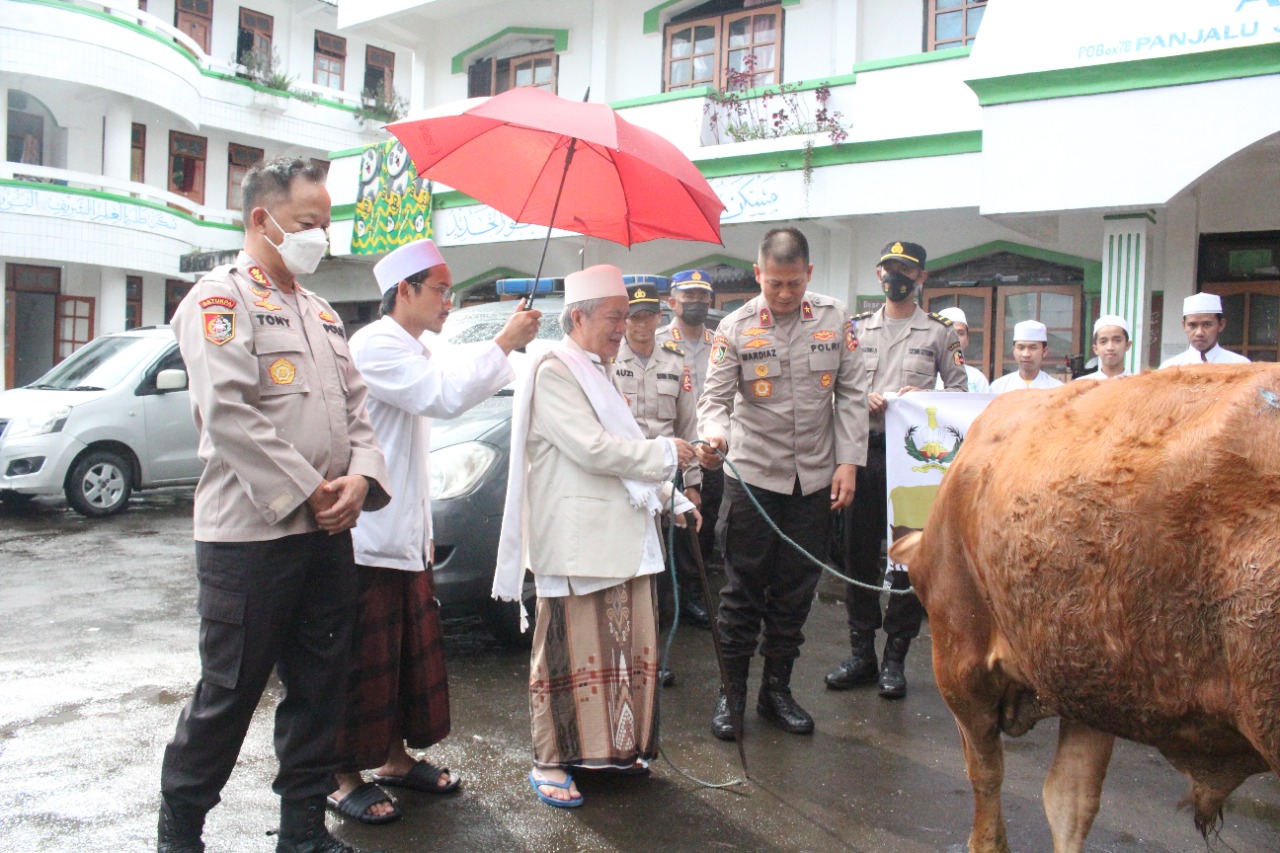 Setukpa Lemdiklat Polri salurkan hewan qurban kebeberapa yayasan dan pesantren