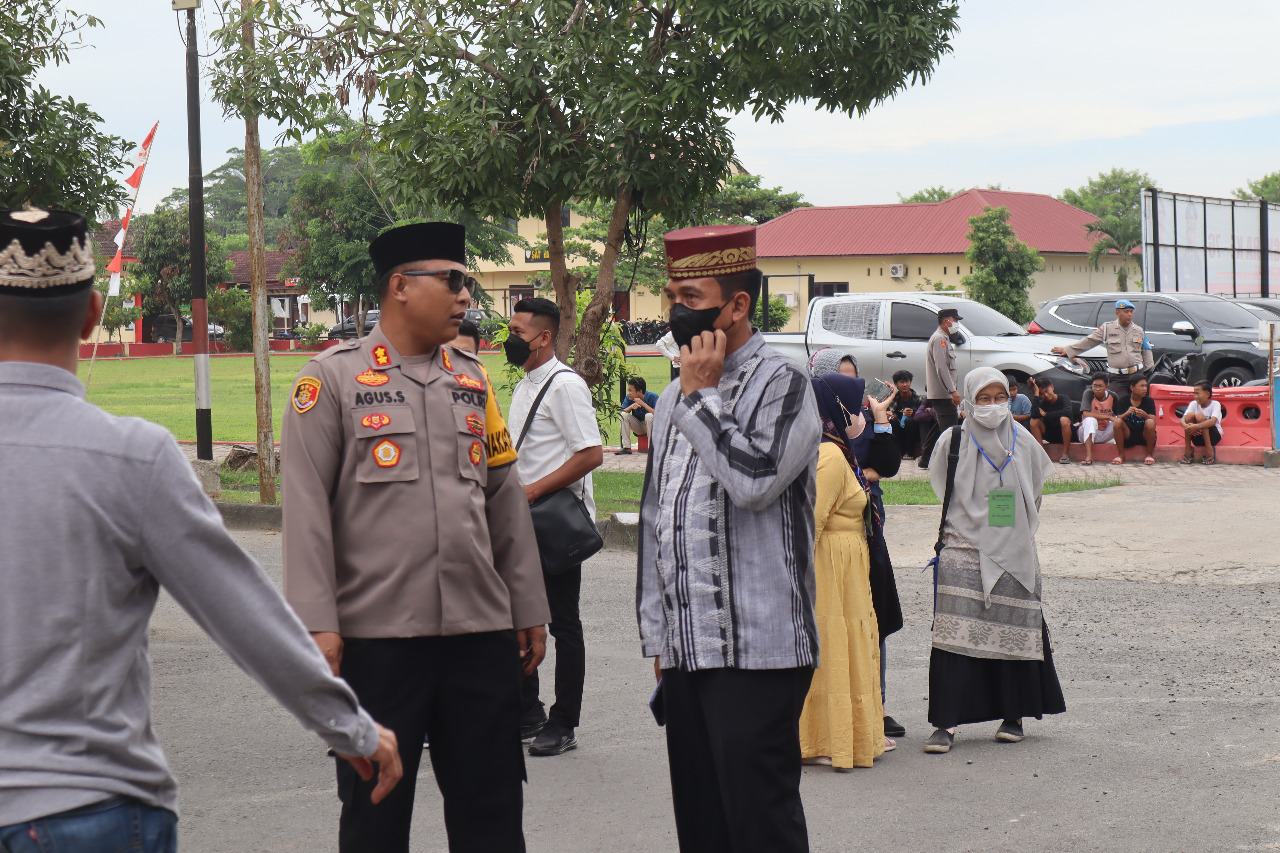Peringati Hari Raya Idul Adha 1443 H, Polresta Deli Serdang Laksanakan Penyembelihan Hewan Kurban