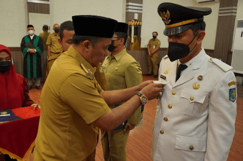 Aulia Rachman Melantik Camat Medan Baru