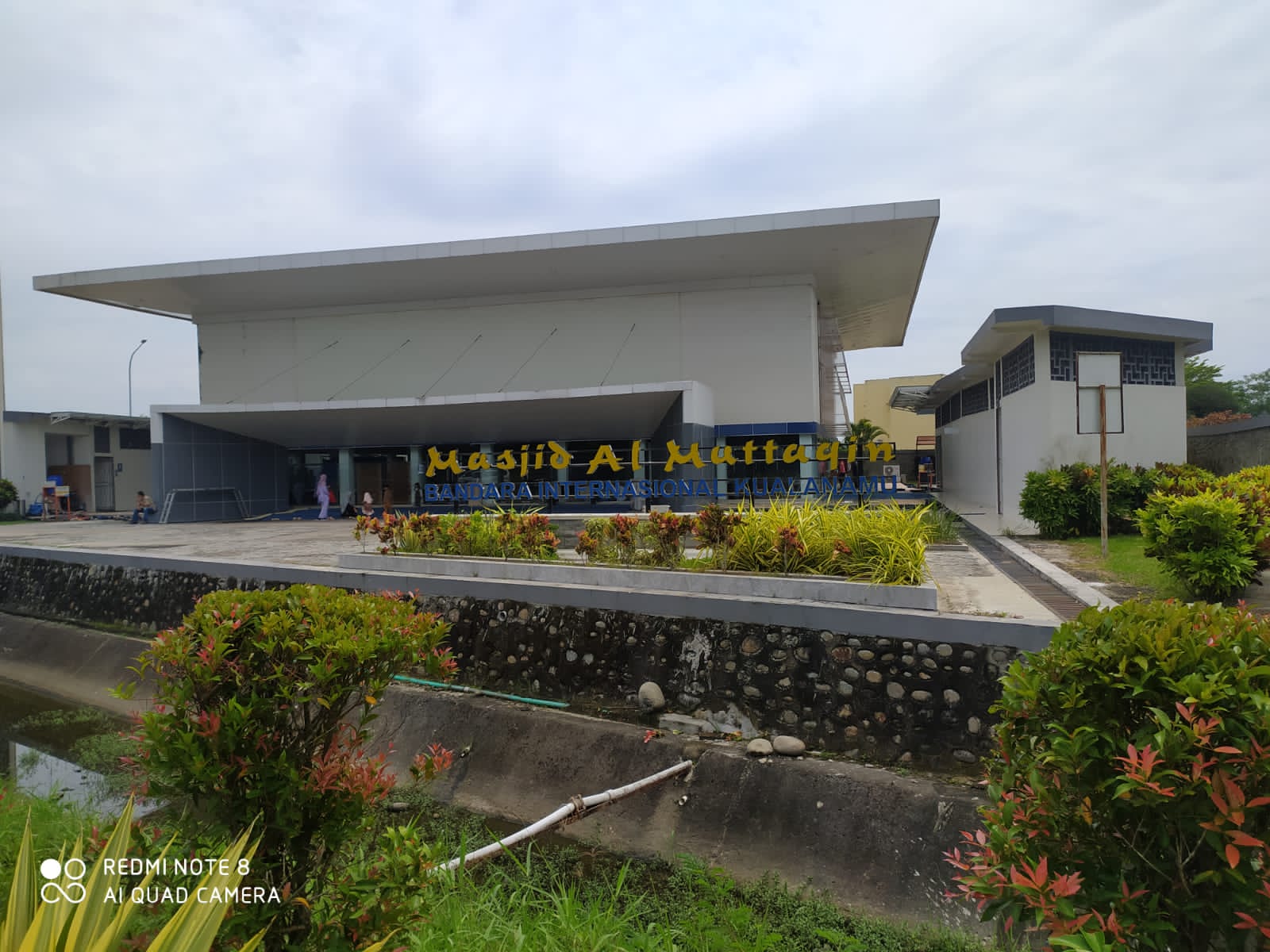 Personil Polresta Deli Serdang Laksanakan Pengamanan giat kajian rutin bulanan Masjid Al-Mutaqim yang dihadiri Ustadz Abdul Somad