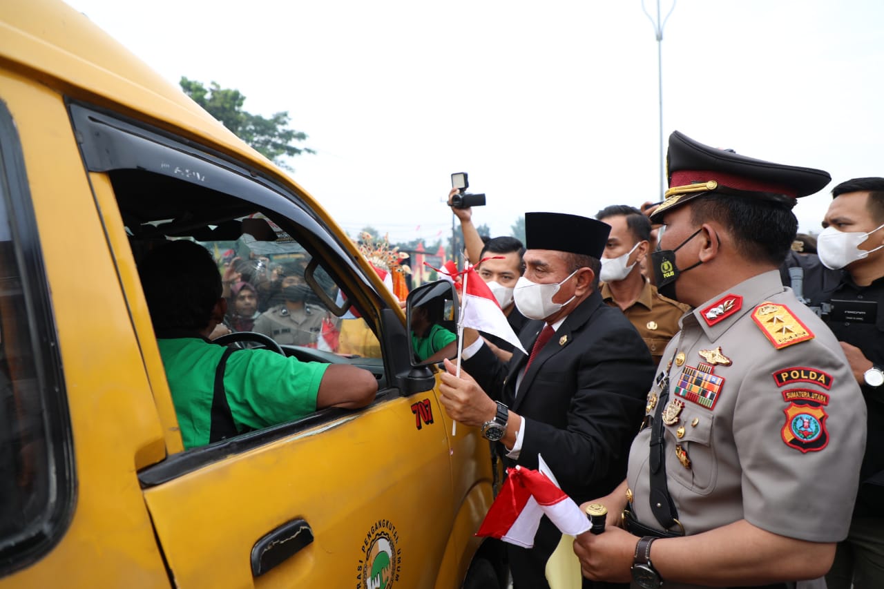 Semarak HUT RI ke 77, Polda Sumut Bagikan 30.000 Bendera Merah Putih kuatkan Nasionalisme