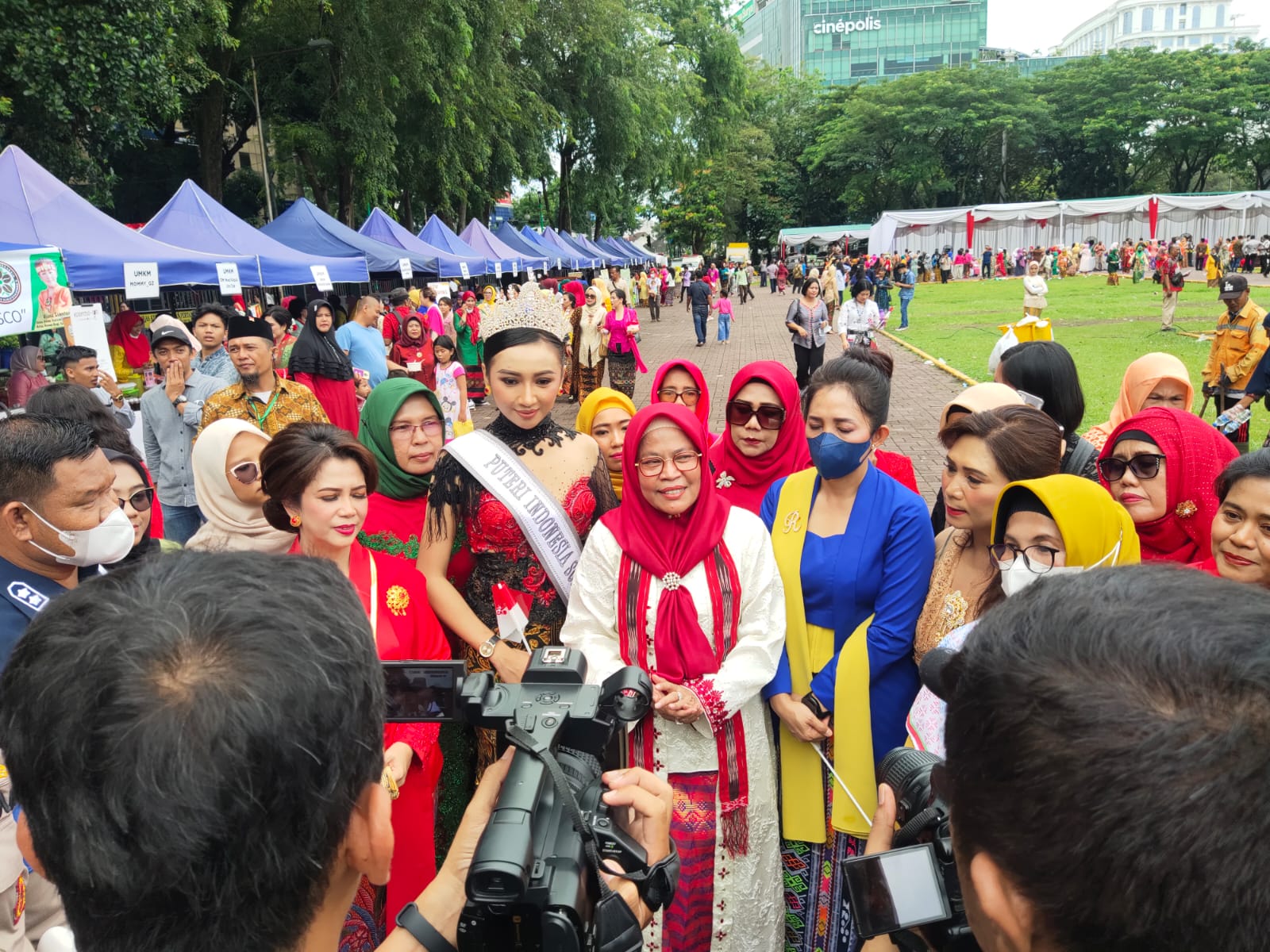 Bhayangkari dan Polwan Poldasu ikuti Semarak Gebyar Kebaya Nasional