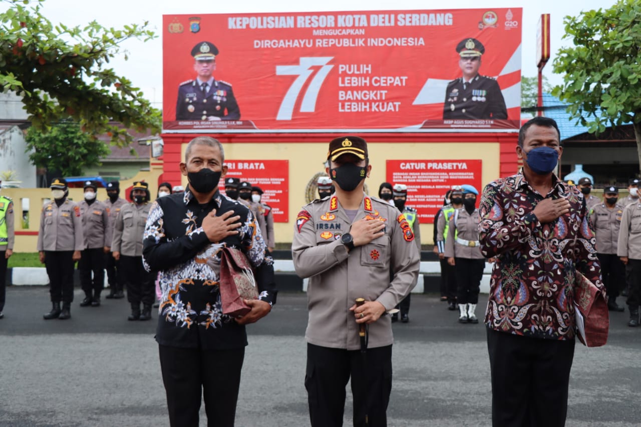 Kapolresta Deli Serdang Pimpin Upacara Kenaikan Pangkat dan Purna Bakti Personil Polresta Deli Serdang