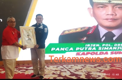 Kapolda Sumut Dianugerahi Tokoh Inspirasi Sumut 2022 Oleh PWRI.