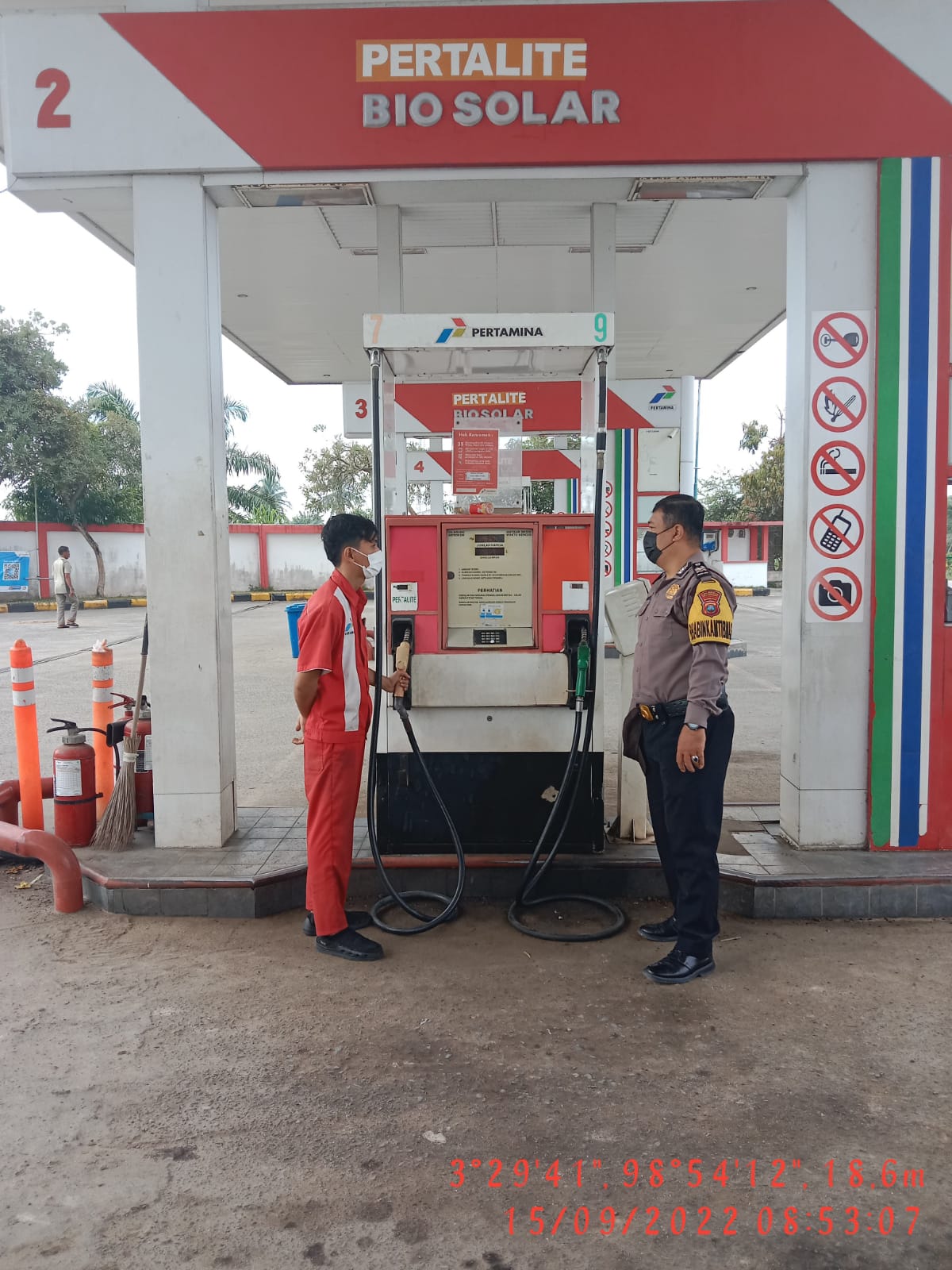 Monitoring Ketersediaan BBM Di Wilayah Hukumnya, Personil Polsek Pagar Merbau Polresta Deli Serdang Laksanakan Patroli Ke SPBU