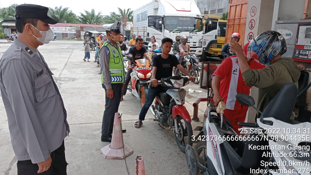 Monitoring Ketersediaan BBM Di Wilayah Hukumnya, Personil Polsek Galang Polresta Deli Serdang Laksanakan Patroli Ke SPBU