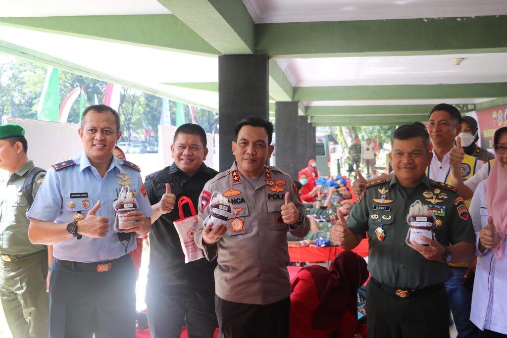 Sambut HUT TNI ke 77, Kapolda Sumut Donorkan Darahnya untuk kemanusiaan