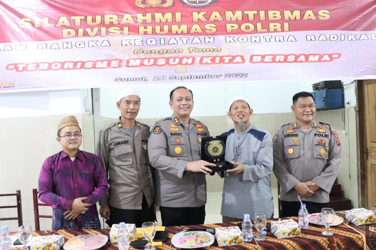 SANTRI /SANTRIWATI PONPES SABILUL MUKMININ BINJAI TERIMA PENDALAMAN KONTRA RADIKAL DARI DIVISI HUMAS POLRI
