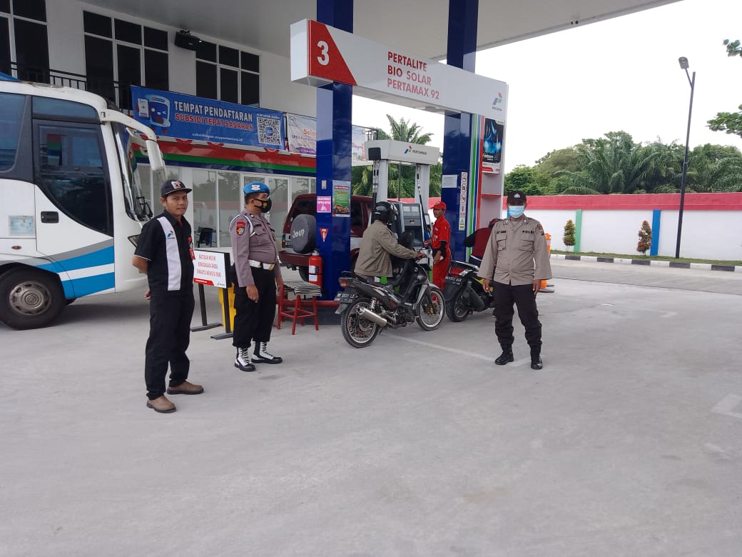 Monitoring BBM di SPBU, Personil Polsek Kawasan Bandara KNIA Rutin Patroli Ke SPBU