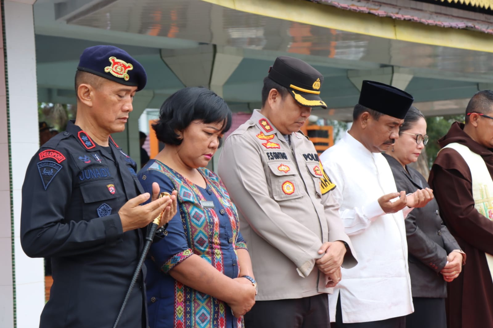 KAPOLRES BINJAI BESERTA JAJARAN FORKOPIMDA DOA BERSAMA UNTUK AREMANIA DAN SEPAK BOLA INDONESIA
