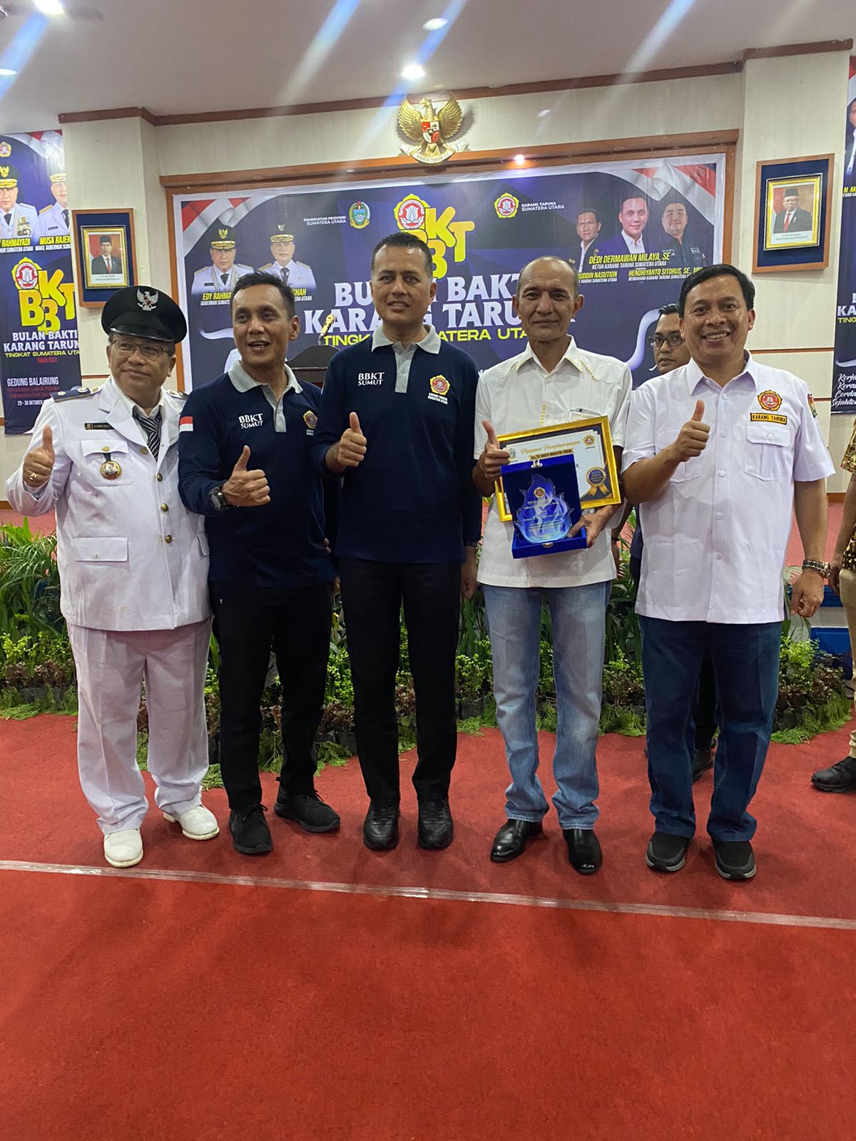 Musa Rajekshah Beri Penghargaan untuk Tokoh Karang Taruna Sumut