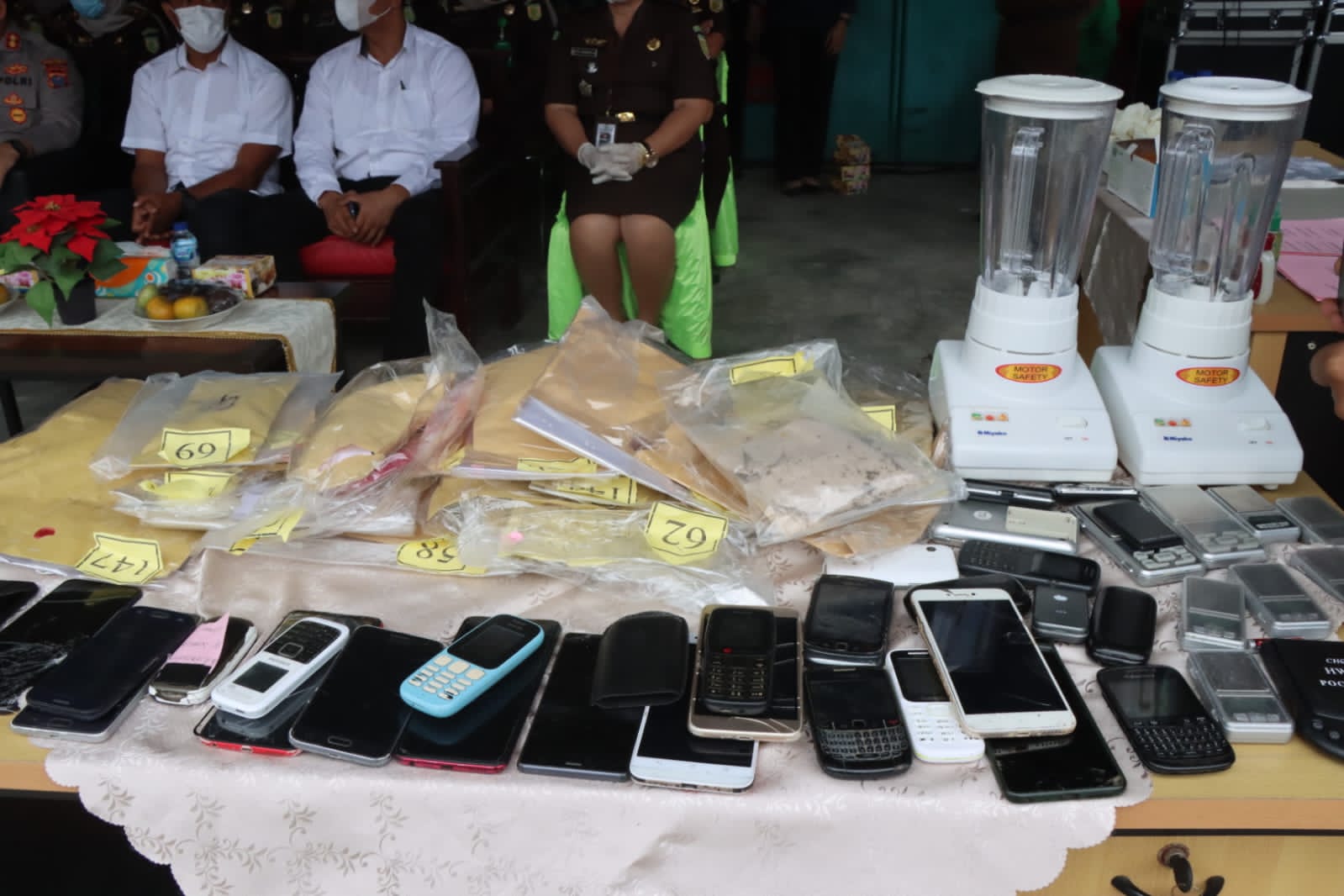 KAPOLRES BINJAI HADIRI PEMUSNAHAN BARANG BUKTI DI KEJAKSAAN NEGERI BINJAI.
