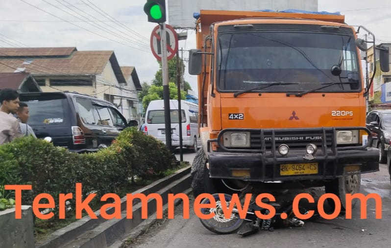 LAKA LANTAS DI PEREMPATAN KM 19 BINJAI AKIBATKAN KORBAN JIWA.