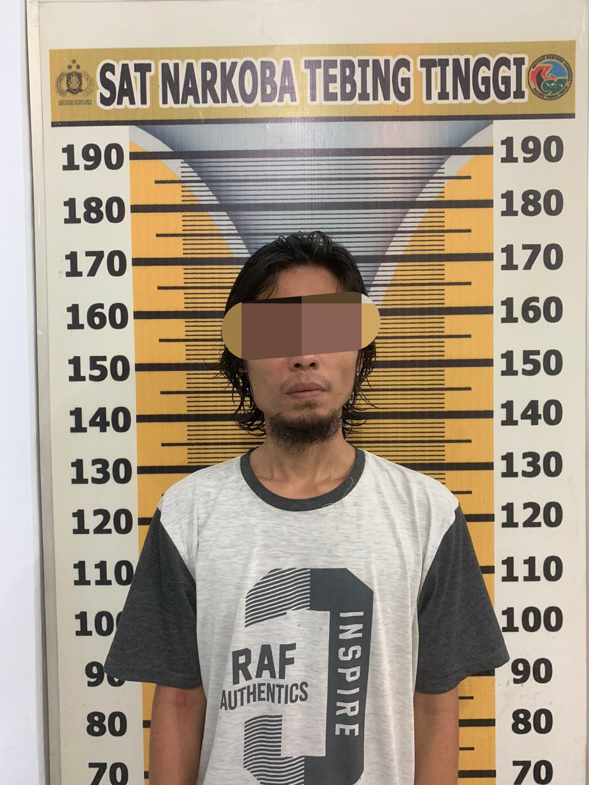 SAT NARKOBA POLRES TEBING TINGGI RINGKUS GONDRONG DENGAN 5 PAKET SABU DITANGAN .