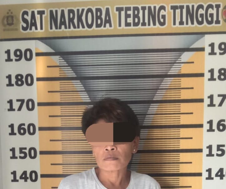 SEORANG IBU RUMAH TANGGA DI TANGKAP TIM SAT NARKOBA POLRES TEBING TINGGI.