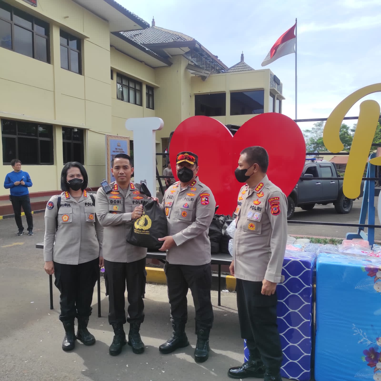 Kapolri Dijadwalkan Ke Lokasi Gempa, Distribusikan 3.000 Sembako.