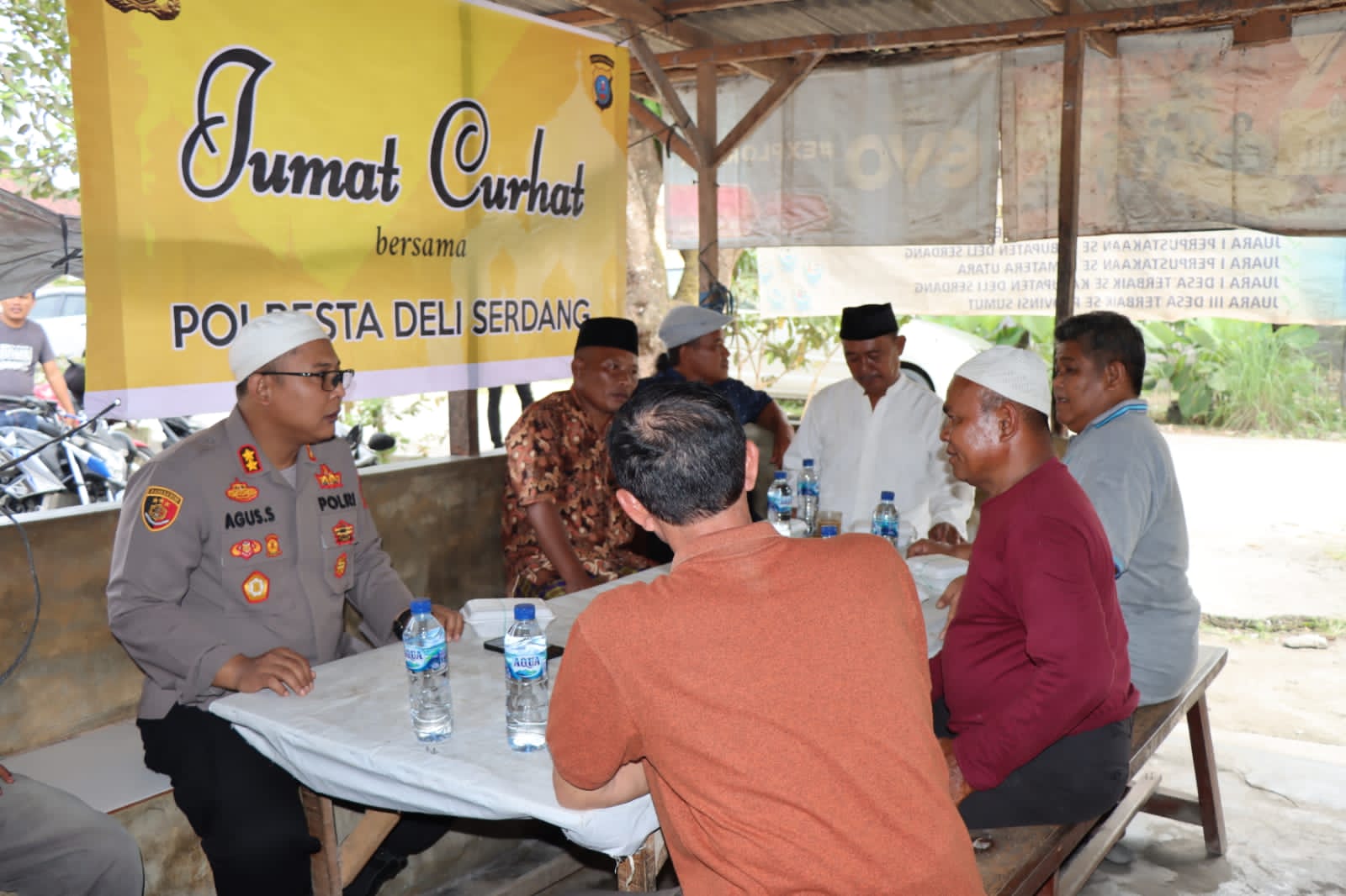 Jumat Curhat Polresta Deli Serdang bersama Polsek jajarannnya rutin dilaksanakan  usai melaksanakan sholat Jumat