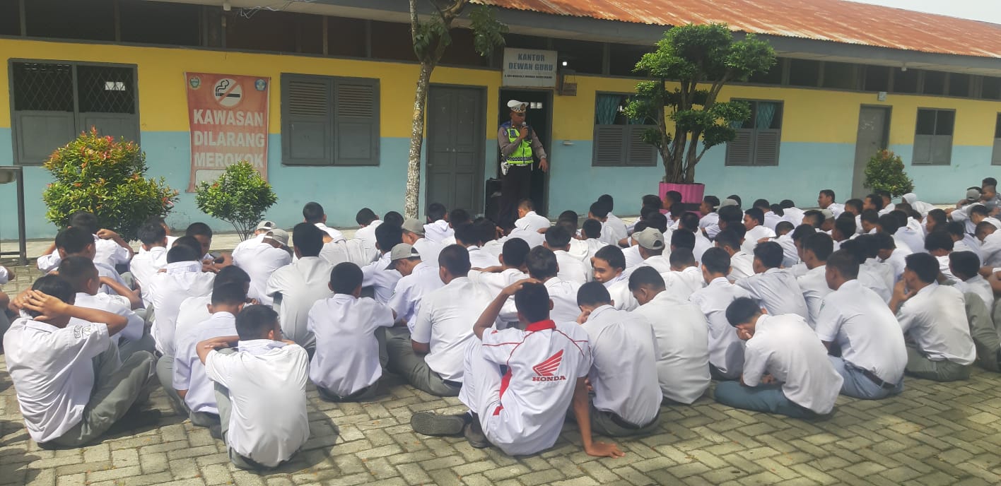 Sat Lantas Polresta Deli Serdang Laksanakan Kegiatan Police Go To School