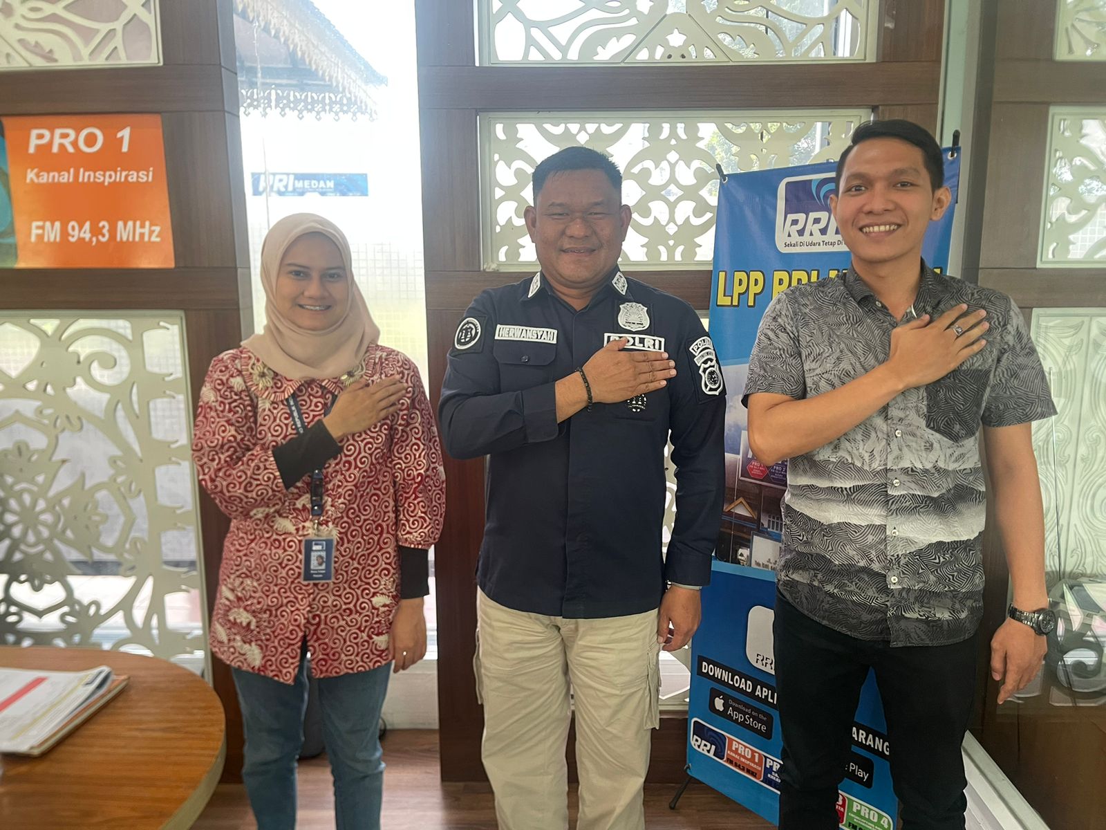 Bid Humas polda Sumut  Dialog interaktif di Radio RRI Medan guna Sukseskan F1H2O di Balige Danau Toba