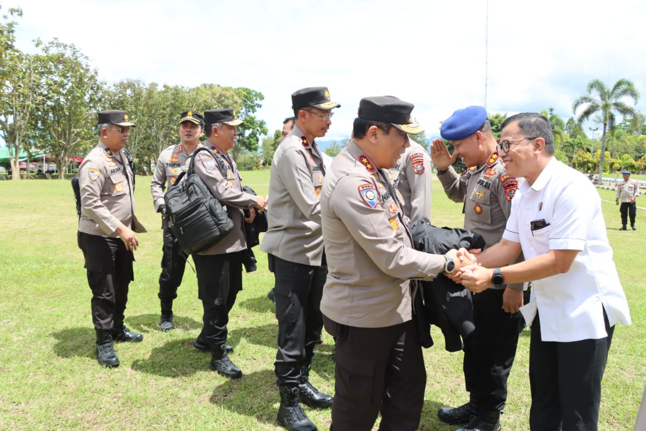 Kapolres Toba Bersama Dir Krimsus Poldasu  Sambut Kedatangan Kabaharkam Polri
