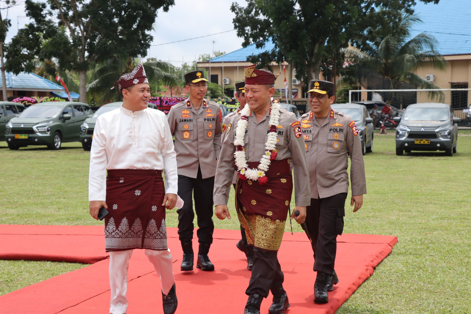 Kabaharkam Polri serahkan Bantuan Pemda Batu Bara Untuk Babinkamtibmas dan Babinsa