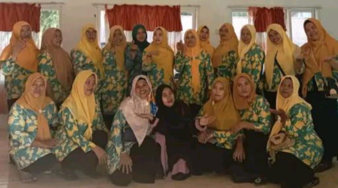 IBU – IBU PKK LAKSANAKAN PERTEMUAN RUTIN DAN BUAT PELATIHAN PEMBUATAN ABON YANG SANGAT MUNGKIN UNTUK DI TEKUNI SEBAGAI USAHA.