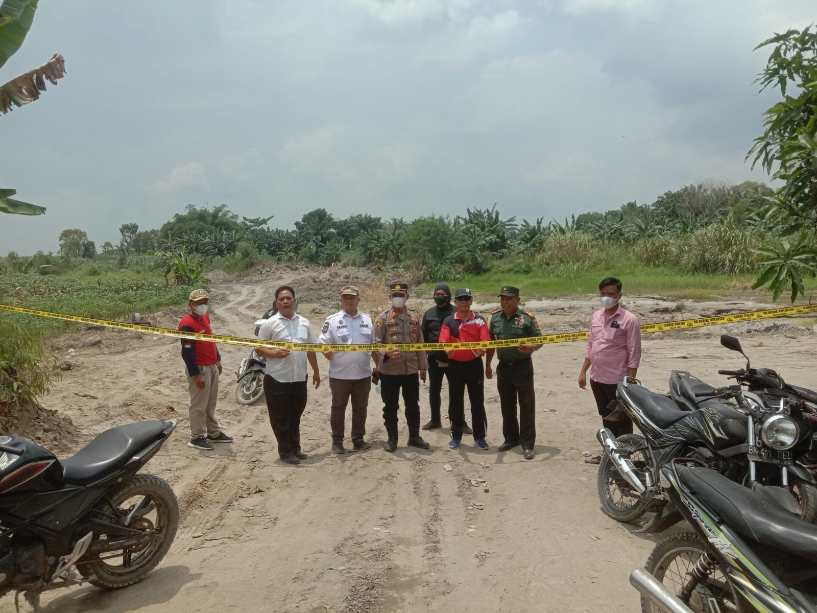 Unit Tipiter Sat Reskrim Polres Sergai Bersama Unsur Muspika Tutup Galian C