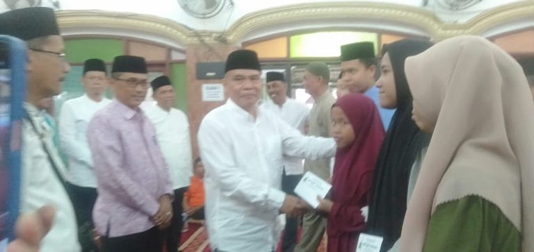 Penasehat Masjid Salman H. Sahrial Saragih hadiri Pelaksanaan Isra Mikraj  Dan Santuni Anak Yatim Di Masjid Salman