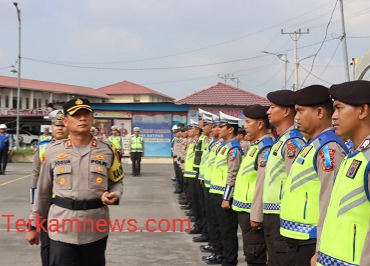 Kapolres Pelabuhan Belawan Pimpin Apel Gelar Pasukan Ops Keselamatan Patuh Toba 2023