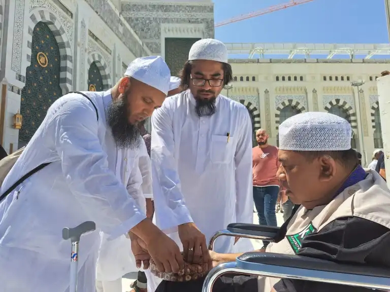 Edisi 188 KSJ Berbagi Sedekah di Sekitar Area Masjidil Haram Mekkah