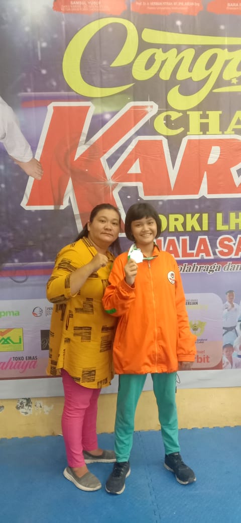 Keyla Mikha Putri Bripka David Sitanggang  Personil Polsek Medan Timur Raih Piala Perak Kejuaraan Karate Forki
