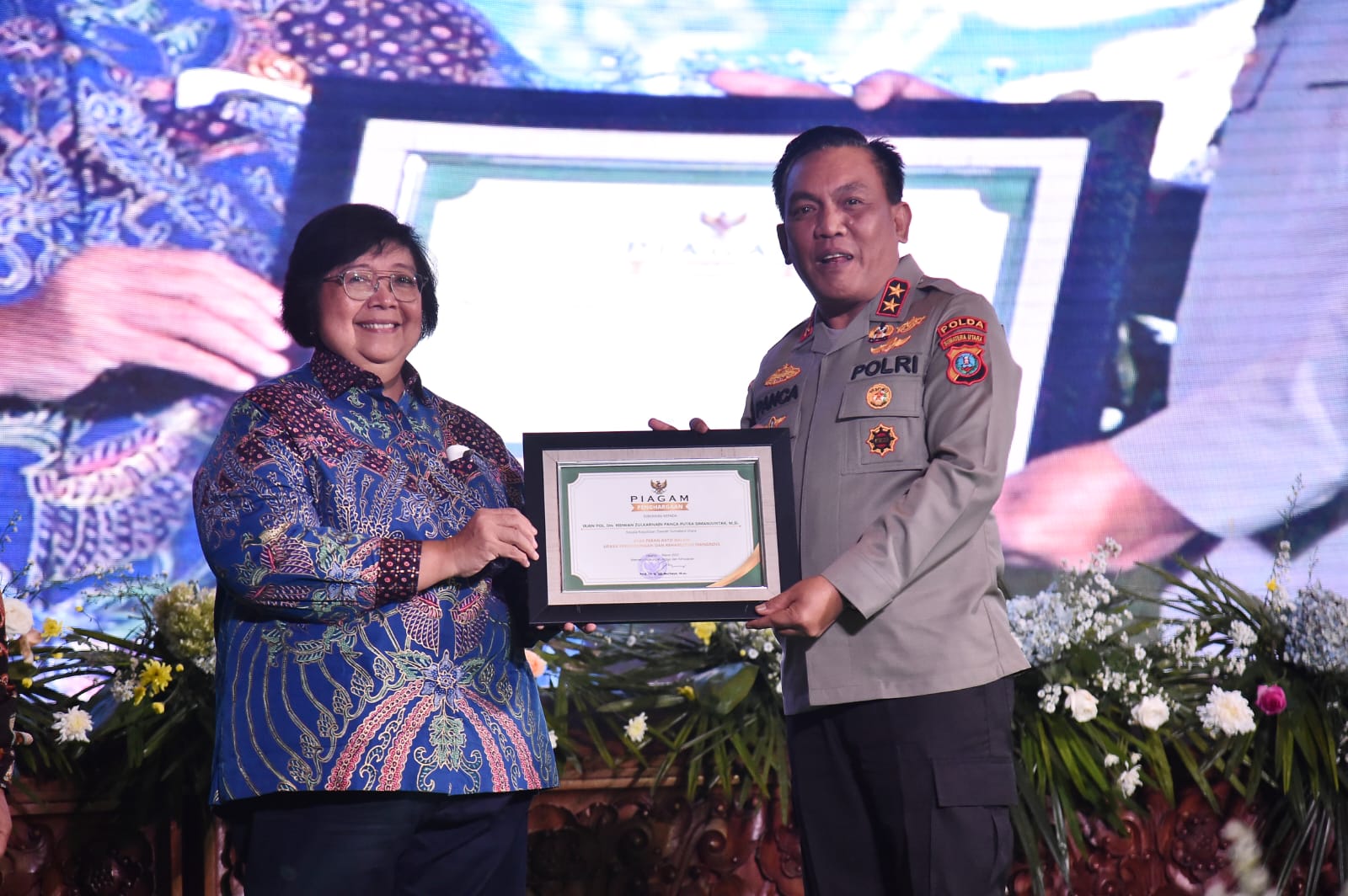 Kapolda Sumut Raih Penghargaan KLHK Atas Peran Aktif Upaya Perlindungan dan Rehabilitasi Mangrove