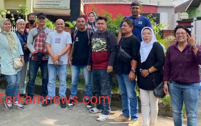 Sambut Bulan Suci Ramadhan 1444 H Ketua FWP Zulkifli Tanjung Bagi Sembako Kepada Wartawan Berbagai Media