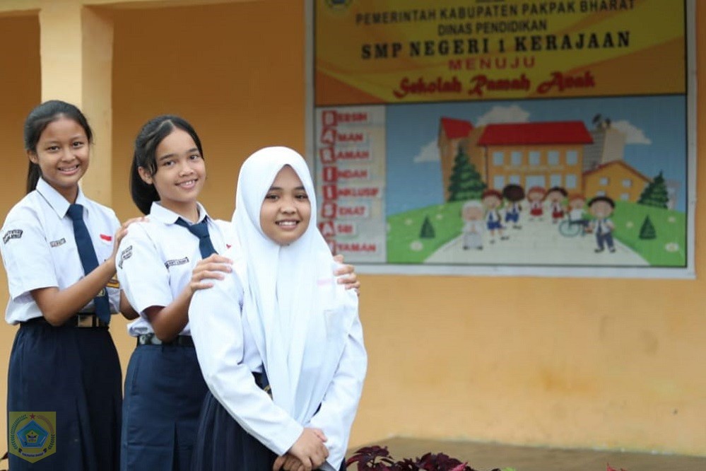 Tiga Pelajar Pakpak Bharat Berpidato Dalam Tiga Bahasa.