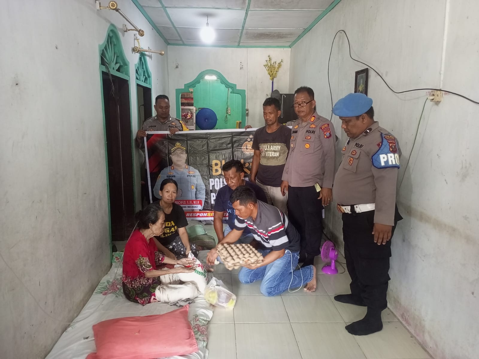 Dalam Rangka Safari Ramadhan Polres Sergai Melalui Polsek Tanjung Beringin Beri Bansos Pada Warga Kurang Mampu