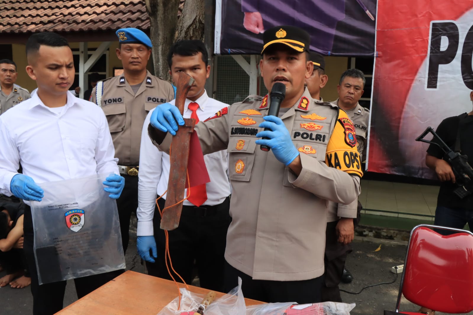 Kapolres Binjai AKBP Hendrick Situmorang SH, SIK, MSi Pimpin Konferensi Pers Kasus Pembunuhan  Berencana Dan Penganiayaan